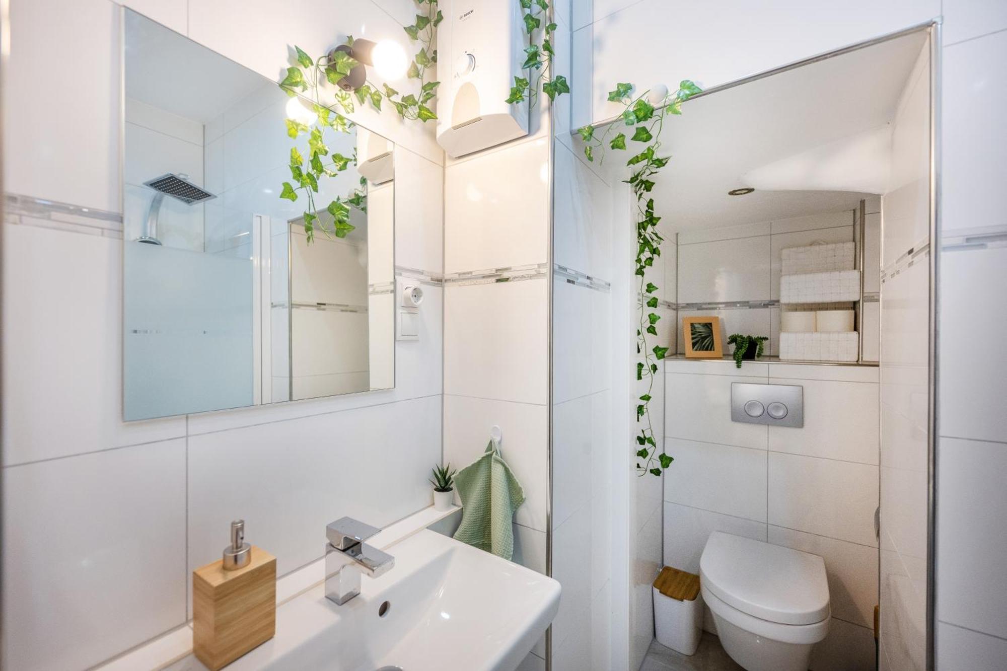 Wohlfuehlwohnung Mit 25 Qm Terrasse, Netflix Coblenza Exterior foto