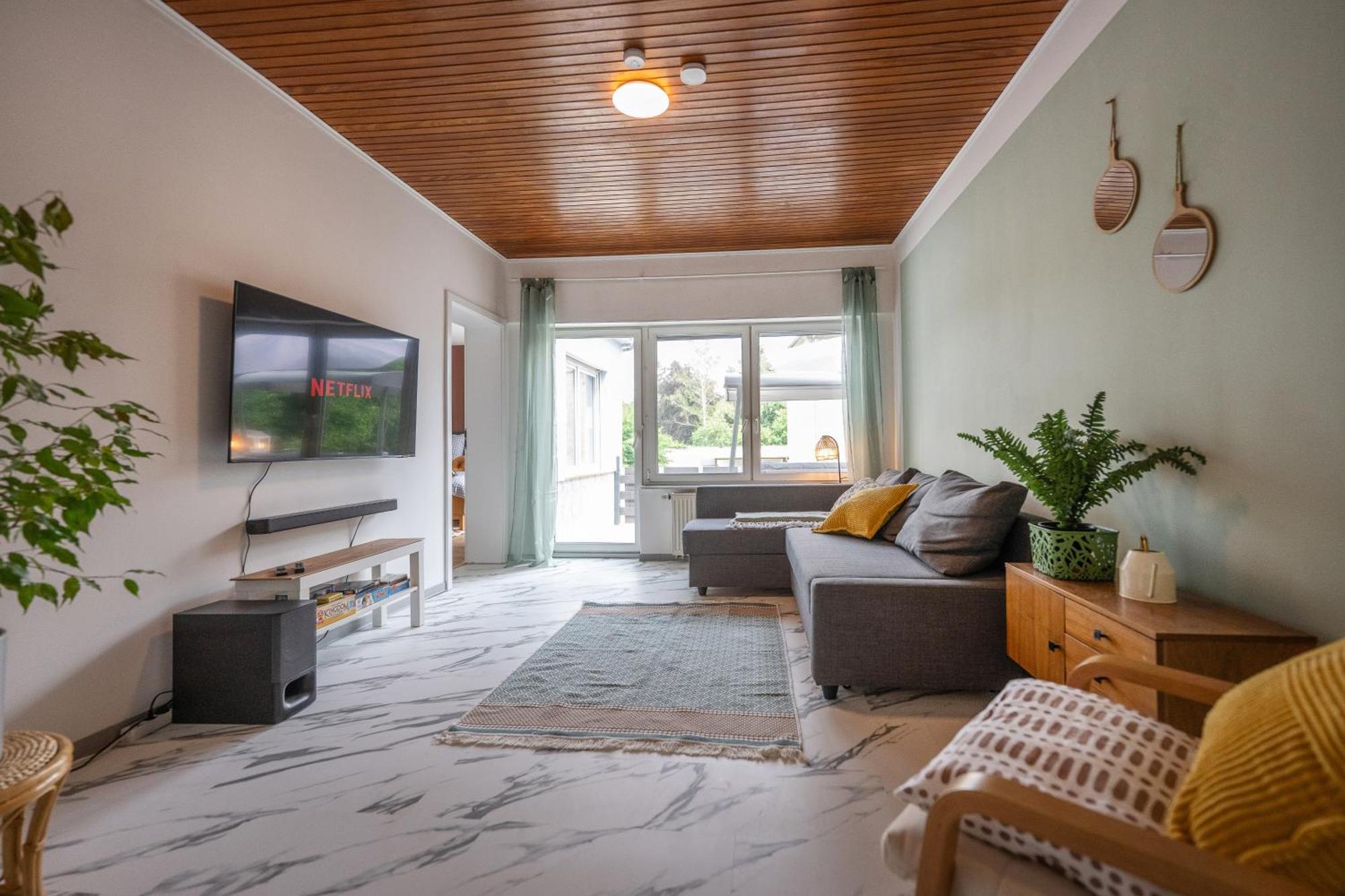 Wohlfuehlwohnung Mit 25 Qm Terrasse, Netflix Coblenza Exterior foto